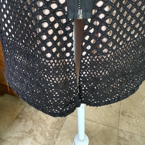 BCBG Maxazria Vicktoria Peplum Lace Blouse
Black Tan medium - Picture 8 of 16